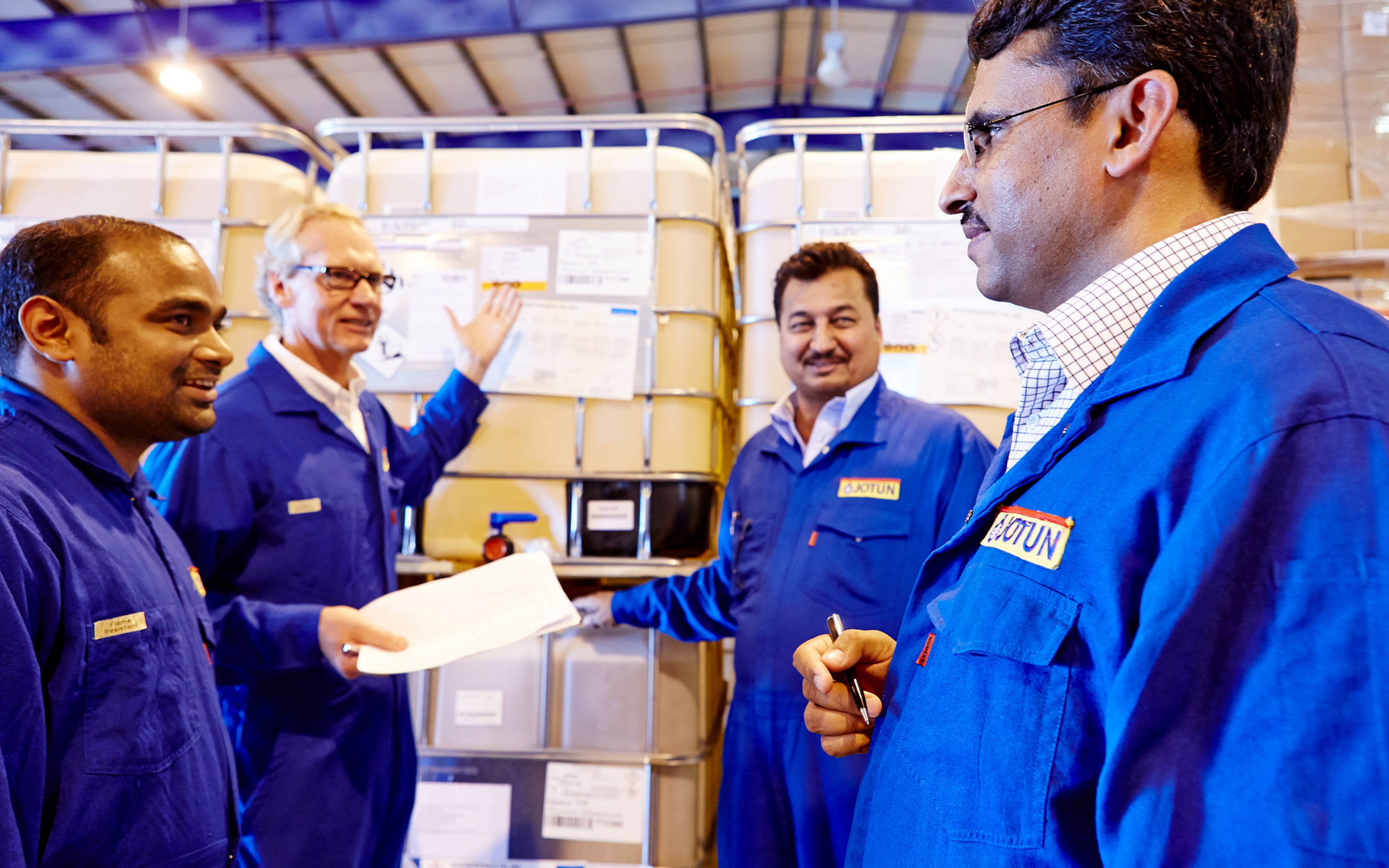 Four people attending a safety walk for "safe storage of goods" at Jotun. Here, safety walks are conducted regularly.